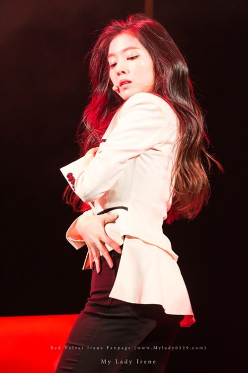 Irene (Red Velvet) gây chú ý vì thân hình "S-line" hoàn hảo - Ảnh 9