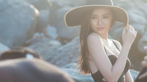 Hoa hậu Ngọc Duyên diện monokini khoe khéo vòng eo 58cm đầy gợi cảm - Ảnh 1