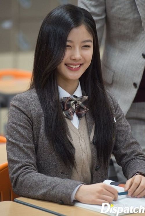 Kim Yoo Jung sẽ là nữ chính của “School 2017”? - Ảnh 1