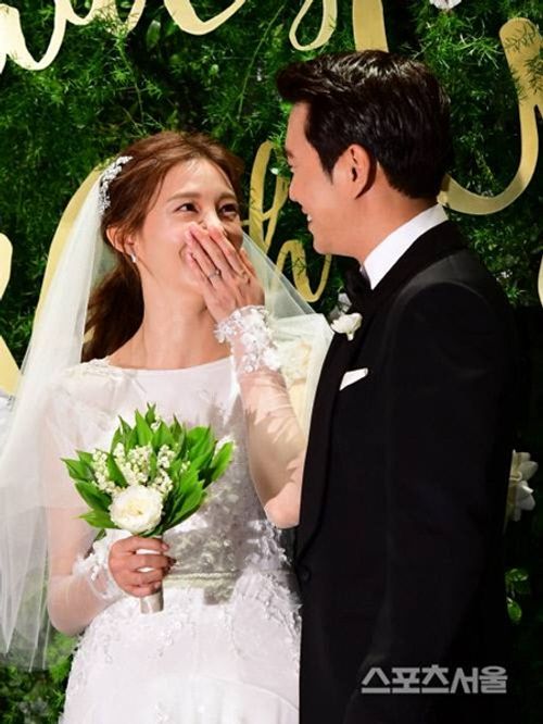 Joo Sang Wook và Cha Ye Ryun rạng rỡ hạnh phúc trong ngày cưới - Ảnh 4