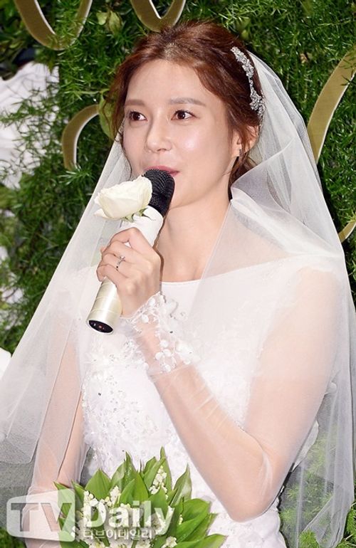 Joo Sang Wook và Cha Ye Ryun rạng rỡ hạnh phúc trong ngày cưới - Ảnh 6