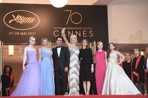 Phạm Băng Băng sang trọng quý phái trở thành tâm điểm tại Cannes - Ảnh 11