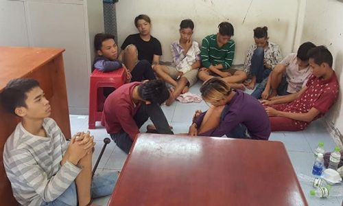 Bắt gọn băng cướp tuổi teen chuyên dùng dao, kiếm gây án ở Sài Gòn - Ảnh 1
