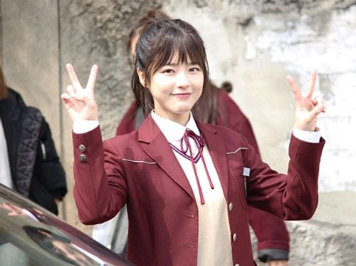 Gần 40 tuổi, nữ diễn viên xứ Hàn gây sốc khi vào vai nữ sinh cấp 3 cực ngọt - Ảnh 1