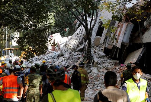 Hiện trường hỗn loạn sau trận động đất kinh hoàng tại Mexico - Ảnh 7