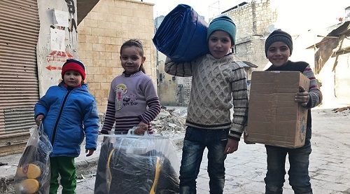 Trẻ em Nga gửi 45 tấn quà năm mới cho trẻ em Syria - Ảnh 1