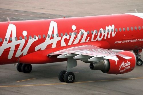 Máy bay AirAsia hạ cánh khẩn cấp giữa không trung, hành khách hoảng loạn - Ảnh 1