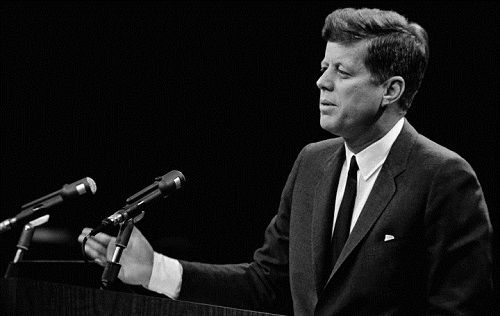 Các nghi vấn không có lời giải của CIA về động cơ vụ ám sát ông Kennedy - Ảnh 1