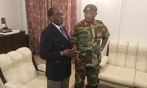 Hình ảnh đầu tiên của tổng thống Zimbabwe sau khi bị quản thúc - Ảnh 4