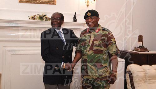 Hình ảnh đầu tiên của tổng thống Zimbabwe sau khi bị quản thúc - Ảnh 3