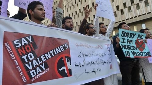 Tòa Pakistan cấm tổ chức kiện, đưa tin về Ngày Valentine - Ảnh 1