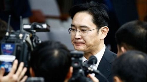 Nguyên nhân Phó Chủ tịch Samsung Lee Jae-yong bị bắt giữ - Ảnh 1