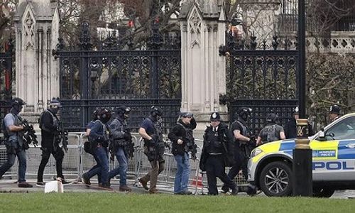 'Tấn công khủng bố' bên ngoài tòa nhà Quốc hội Anh, ít nhất 24 người thương vong - Ảnh 4