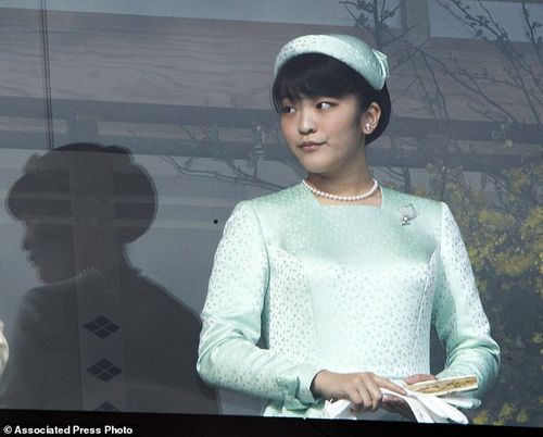 Công chúa Nhật Bản từ bỏ địa vị hoàng gia để lấy thường dân - Ảnh 2