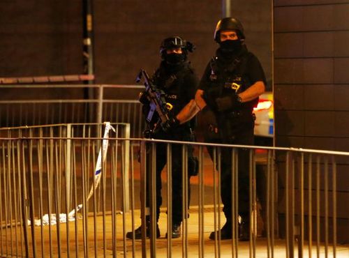 Nổ lớn nghi đánh bom liều chết tại Manchester, ít nhất 19 người chết - Ảnh 5