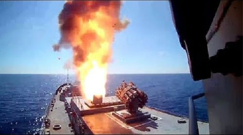Tàu chiến Nga phóng dồn dập 6 tên lửa hành trình vào các mục tiêu của IS ở Syria - Ảnh 1