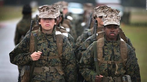 Lần đầu tiên có phụ nữ xin gia nhập đội đặc nhiệm SEAL bí ấn - Ảnh 1