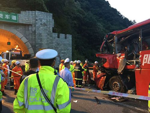 Tai nạn giao thông kinh hoàng tại Trung Quốc, 36 người chết - Ảnh 1