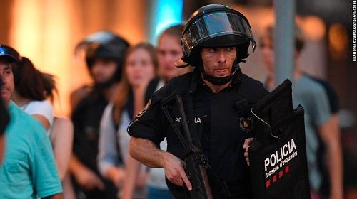 Cảnh sát Tây Ban Nha bắn hạ 5 kẻ tình nghi liên quan đến vụ khủng bố - Ảnh 1