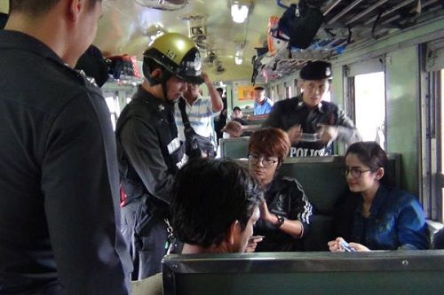 Thái Lan huy động gần 4.000 cảnh sát bảo vệ phiên tòa xử bà Yingluck - Ảnh 1