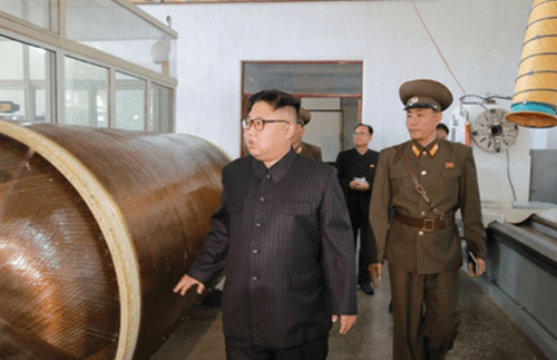 Triều Tiên công bố hình ảnh loại tên lửa chưa từng xuất hiện - Ảnh 2