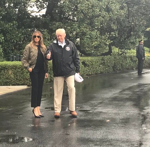 Vợ Tổng thống Trump bị chỉ trích vì đi giày cao gót đến thăm vùng tâm bão - Ảnh 1