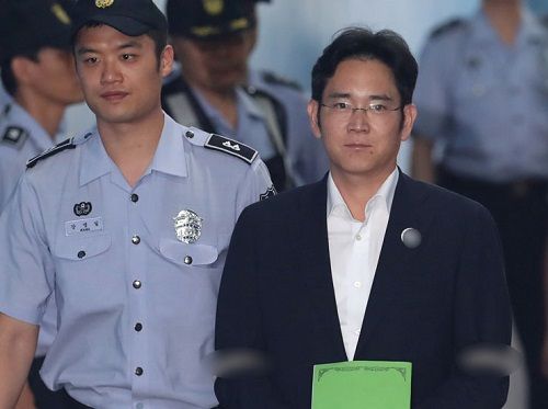 Phó chủ tịch Samsung có thể chịu mức án 12 năm tù giam - Ảnh 1