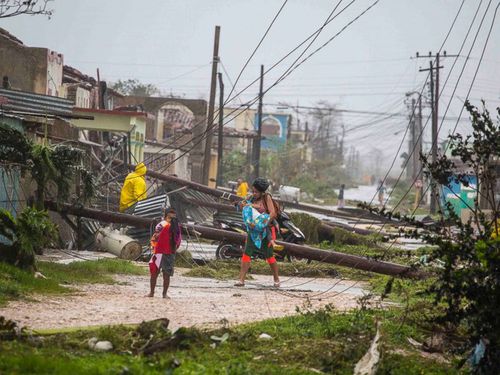 Bão Irma gây sóng cao 6 m, biến thủ đô Cuba thành ‘bể nước lớn’ - Ảnh 4