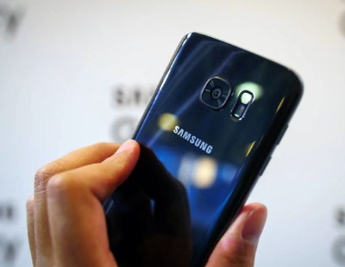 Galaxy S7 sắp có màu đen bóng giống iPhone 7? - Ảnh 1