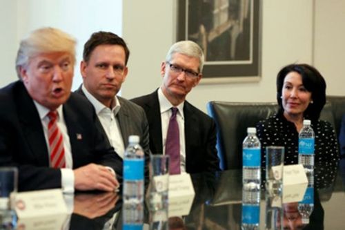 Cuộc gặp “oái oăm” giữa Donald Trump và các CEO công nghệ Mỹ - Ảnh 1