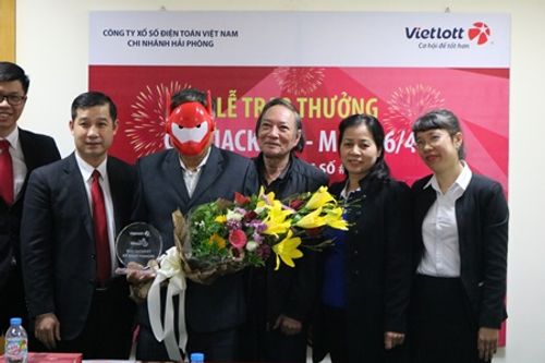 Khách hàng Quảng Ninh nhận giải Jackpot hơn 10 tỷ đồng - Ảnh 2