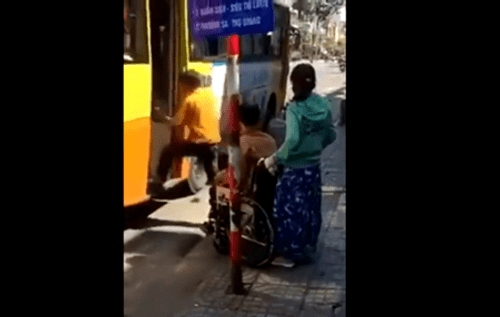 Đình chỉ tài xế xe buýt không chở người khuyết tật ở Đà Nẵng - Ảnh 1