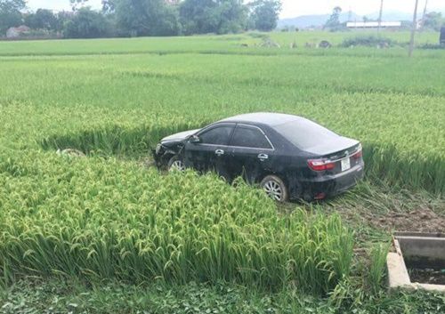 Bắc Ninh: Đạp nhầm chân ga, xe Camry đâm 3 học sinh tử vong - Ảnh 1