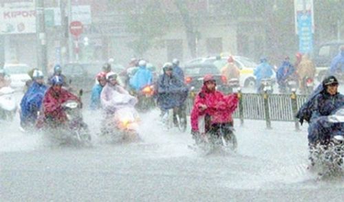 Sáng nay, Hà Nội bất ngờ chuyển mưa lạnh giữa mùa hè - Ảnh 1