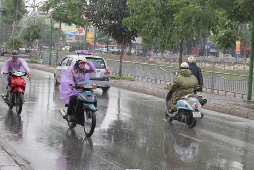 Dự báo thời tiết ngày 6/6: Hà Nội xuất hiện mưa rào, kết thúc đợt nắng nóng kỷ lục - Ảnh 1
