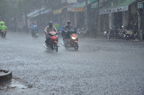 Dự báo thời tiết ngày 4/7: Từ đêm nay, Hà Nội tiếp tục mưa lớn, gió giật mạnh - Ảnh 1