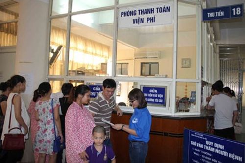 Hôm nay, các bệnh viện Hà Nội đồng loạt tăng 20% viện phí - Ảnh 1