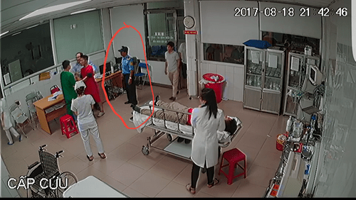 Vụ nữ bác sỹ bị hành hung: Đình chỉ 2 bảo vệ thờ ơ đứng nhìn bác sỹ bị đánh - Ảnh 1