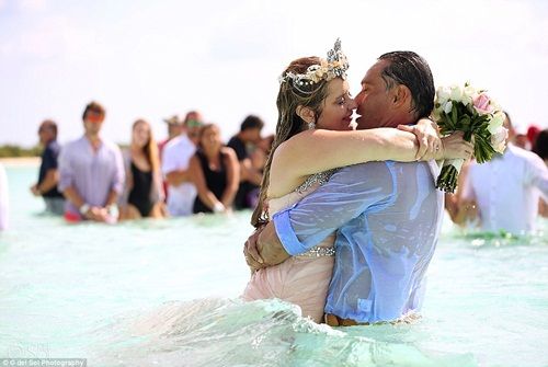 Chiêm ngưỡng đám cưới ngâm mình dưới đại dương của cặp đôi ở Mexico - Ảnh 4