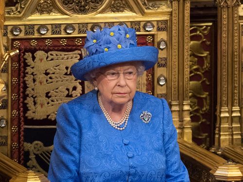 Nữ hoàng Elizabeth đệ nhị được chính phủ Anh tăng lương  - Ảnh 1