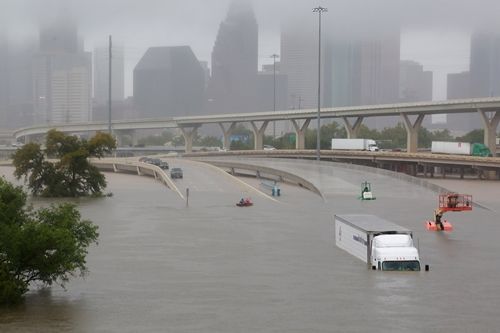 Mỹ có thể mất tới 40 tỷ USD vì siêu bão Harvey - Ảnh 1