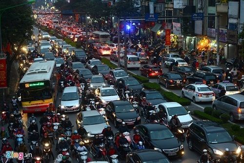 Thu phí ô tô vào nội đô Hà Nội: "Không phải chuyện một sớm một chiều" - Ảnh 1