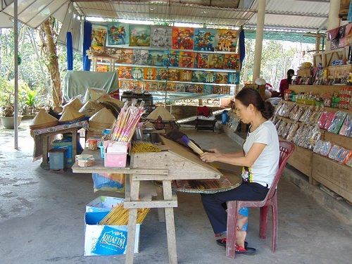 Thừa Thiên - Huế: Nhộn nhịp làng hương Thủy Xuân dịp cuối năm - Ảnh 3
