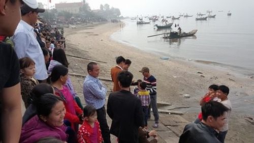 Nghệ An: Tưng bừng lễ hội đua thuyền đầu năm - Ảnh 2