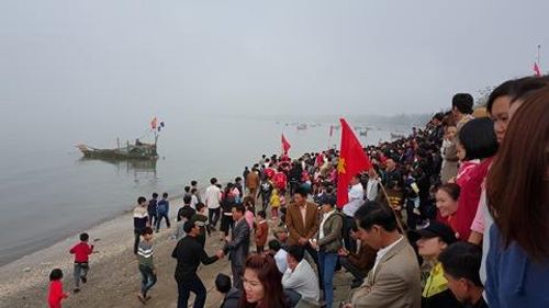 Nghệ An: Tưng bừng lễ hội đua thuyền đầu năm - Ảnh 1