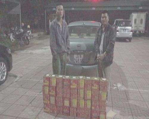 Bị bắt  khi đem 45 kg pháo từ Nghệ An vào Hà Tĩnh tiêu thụ - Ảnh 1