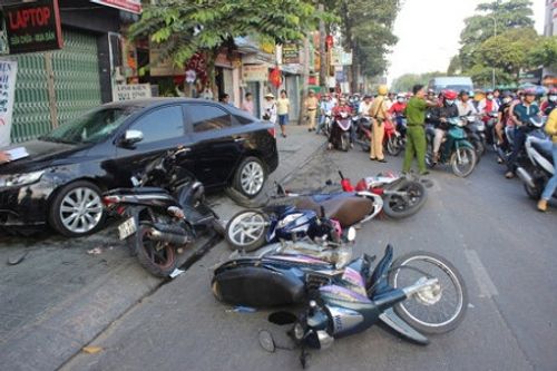 Ám ảnh những vụ "xe điên" gây tai nạn kinh hoàng trên phố trong năm 2016 - Ảnh 1