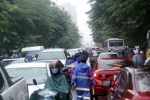 Hà Nội: Sương mù và mưa khiến nhiều tuyến đường ùn tắc nghiêm trọng - Ảnh 5