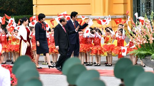 Lễ đón trọng thể Thủ tướng Nhật Bản Shinzo Abe tại Phủ Chủ tịch - Ảnh 4