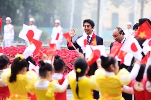 Lễ đón trọng thể Thủ tướng Nhật Bản Shinzo Abe tại Phủ Chủ tịch - Ảnh 3
